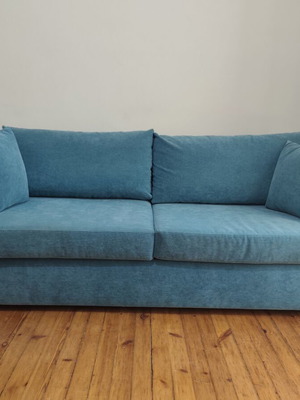 Three-seater sofa like new with storage space