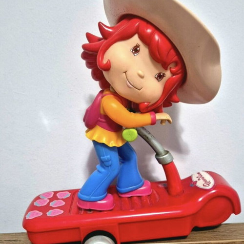 Strawberry Shortcake doll set used with music box and accessories