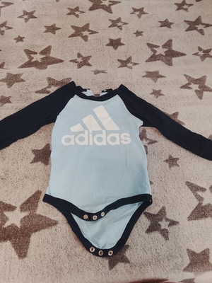 Ολόσωμο φορμάκι Adidas σαν καινούργιο, 12 μηνών, για αγοράκι