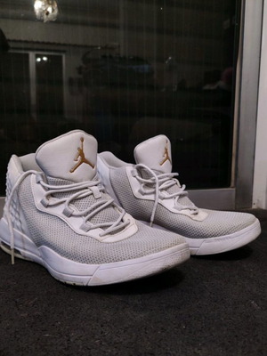 Παπούτσια Nike Air Jordan μεταχειρισμένα, αθλητικά, μέγεθος 44, άσπρα