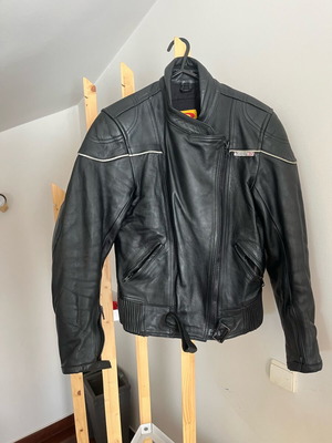 Μπουφάν biker γυναικείο μαύρο δερμάτινο σαν καινούργιο με ανακλαστική ετικέτα 3M Scotchlite
