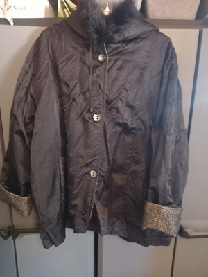 Women's reversible coat made of premium fabric like new