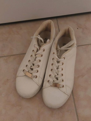 Ushuaïa sneakers used, white with gold details size 41