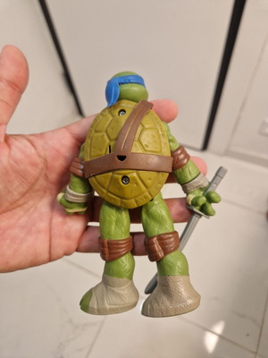Leonardo action figure used, Teenage Mutant Ninja Turtles 2014