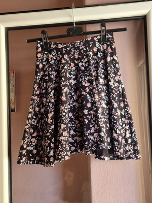 Floral mini skirt Tally Weijl like new, black with pink and blue