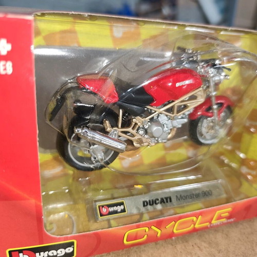 Bburago Ducati Monster 900 Motorcycle Miniature 1:18 New Sealed