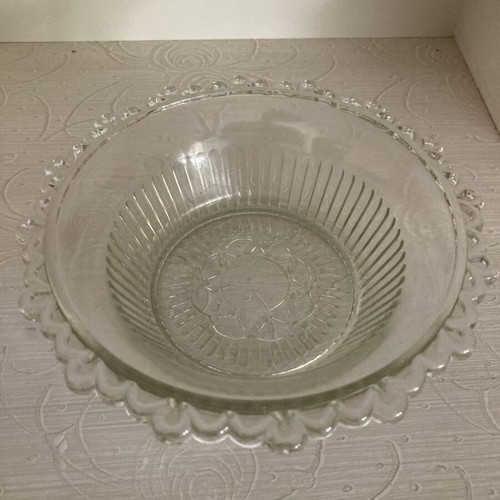 Vintage glass bowl like new with beaded edge and ribbed design