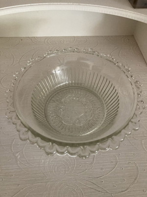 Vintage glass bowl like new with beaded edge and ribbed design
