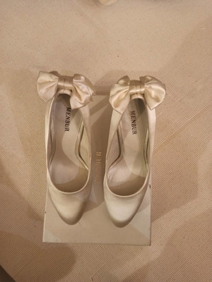 Menbur wedding shoe ecru used, satin, 10cm heel, size 39