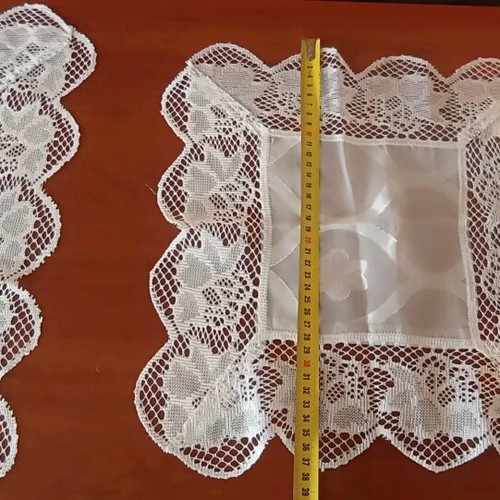 Set of 4 table linens like new, 2 squares 56x56 and 2 36x36