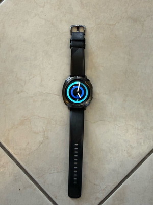 Samsung Gear Sport like new, waterproof 5ATM with charger