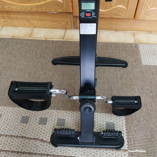 Vital FT Mini Exercise Bike like new, foldable with digital display