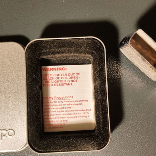 Zippo lighter collectible from 1998 like new