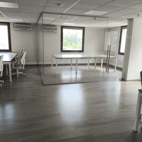 Desks for open space or meeting room like new, various sizes