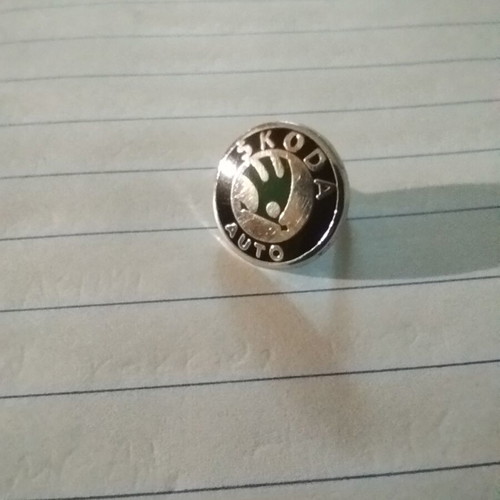 Skoda small pin like new