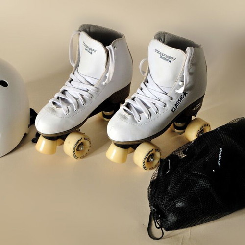 Roller skate equipment like new, set with size 40 shoes and protection