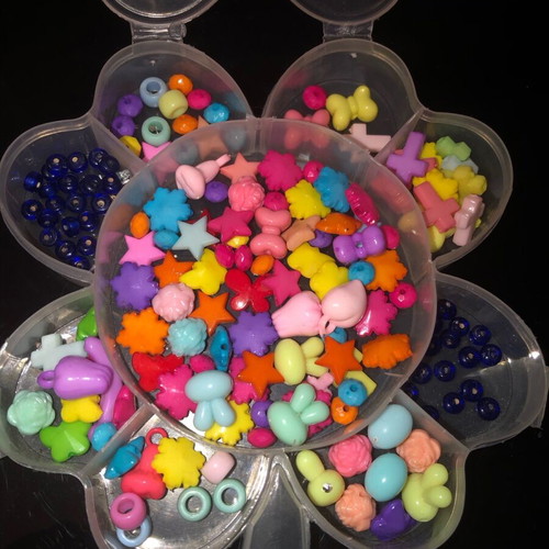Beads for children's jewelry like new