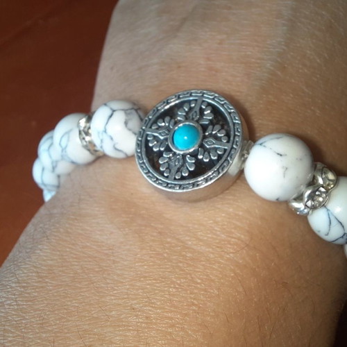 Bracelet with white Haolite semi-precious stones, metal cross and beads new