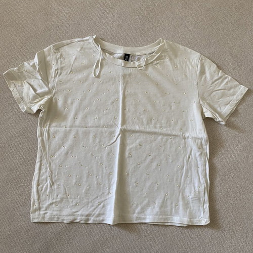 H&M white t-shirt with pearl studs XS like new