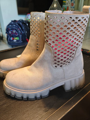 Envie Shoes women's beige boots size 40