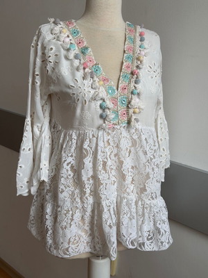 Lace tunic like new, white, size S/M