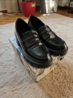 Loafers patent leather like new, size 37, black