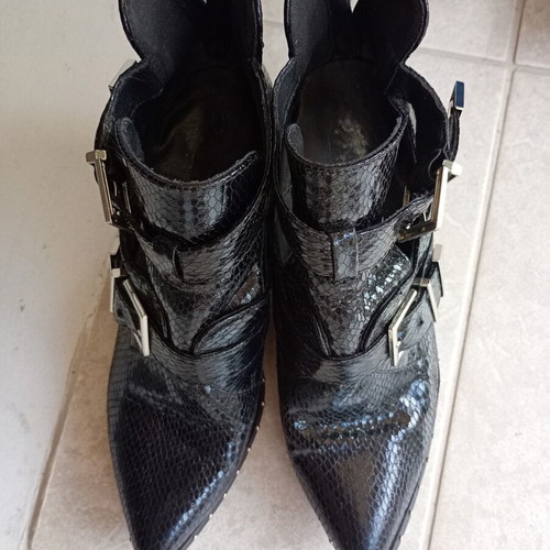 Black boots size 38 used with slight sole peeling inside