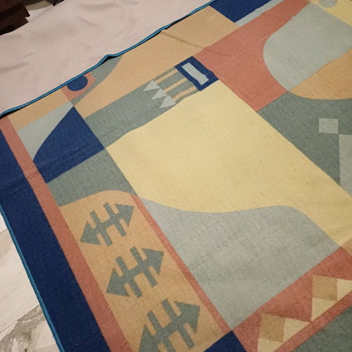 Modern synthetic rug 2.00 x 2.45m with geometric design like new