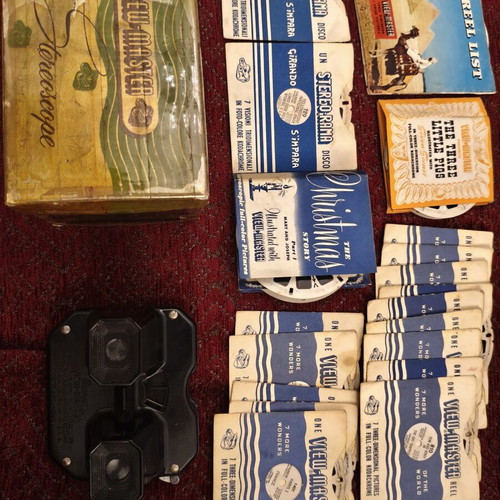 Vintage Sawyer's View-Master Bakelite with 19 reels and box used