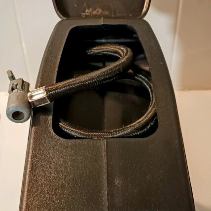 Electric car pump and flashlight 12V used, air compressor