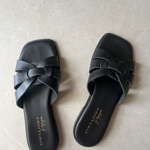 Komis & Komis flat leather sandals size 37 like new, black