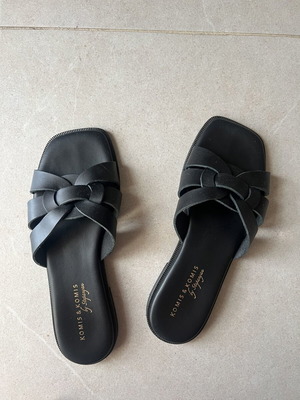 Komis & Komis flat leather sandals size 37 like new, black