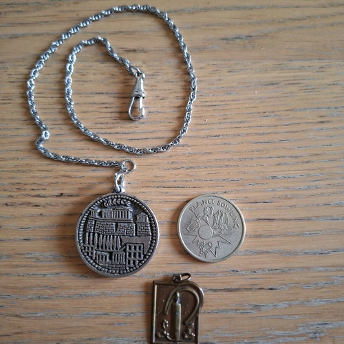 Vintage collectible set with 1989 charm, Acropolis keychain and Planet Bowling token like new
