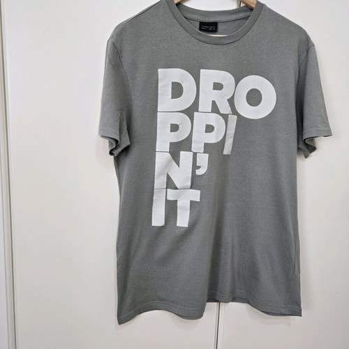 Lefties teen t-shirt like new, size large, grey-green