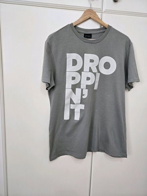 Lefties teen t-shirt like new, size large, grey-green