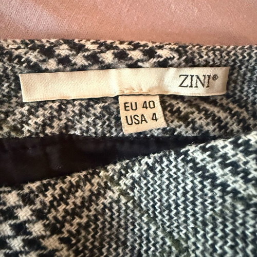 Wool short skirt Zini like new, black and white, size L