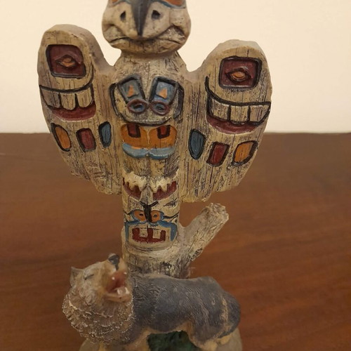 Decorative totem like new inspired by traditional indigenous art