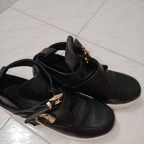 Ankle boots used, size 38, two-tone with gold buckles