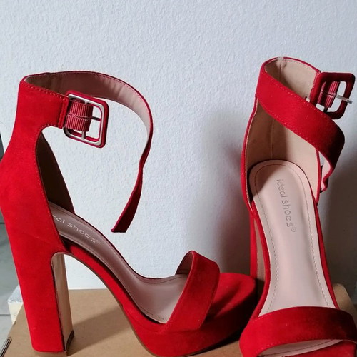 Ideal Shoes red platform sandals size 36