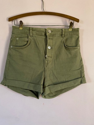 Bershka khaki shorts size 40