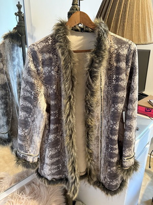 Briefly Snake Print Coat size M, like new, brown
