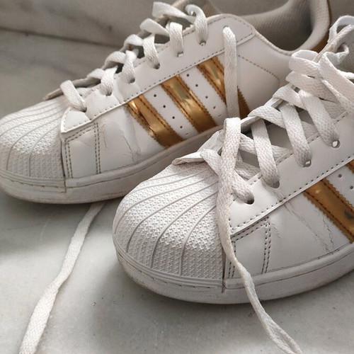 Athletic shoes used size 39 with gold details
