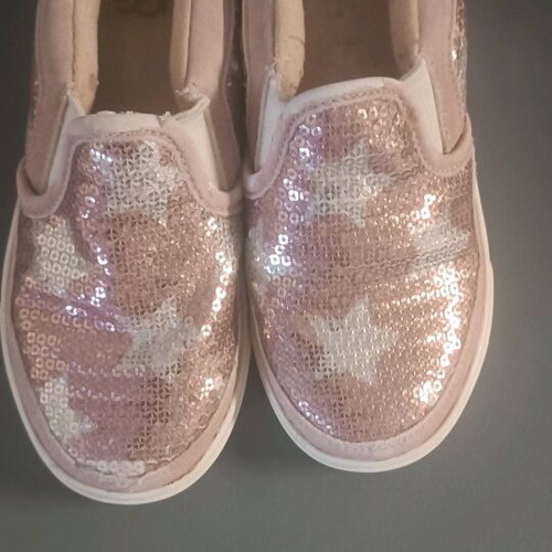 Ugg 27 pink like new in very good condition