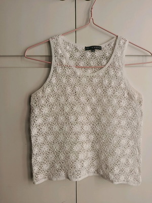 Vero Moda white embroidered summer t-shirt like new