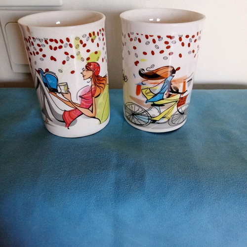 Porcelain coffee mugs used, set of 2, 220-230 ml, with small chip