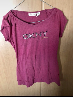 T-shirt DKNY Jeans γυναικείο ροζ σαν καινούργιο, μέγεθος S