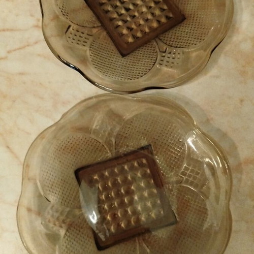 Depression glass dessert plates set of 6, like new