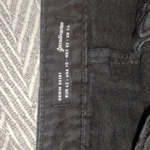 Stradivarius black denim skirt used, size 42