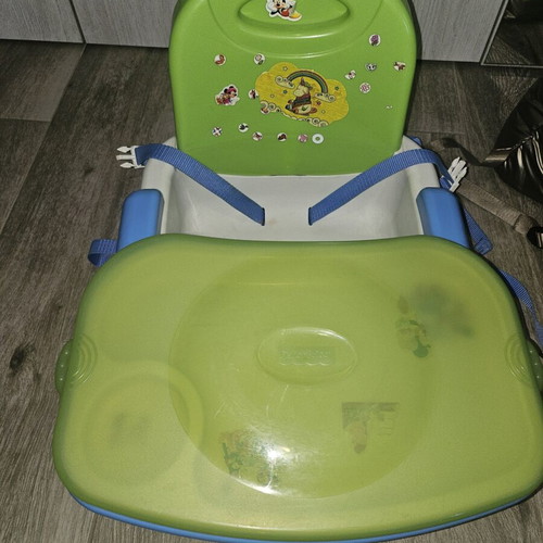 Portable feeding chair