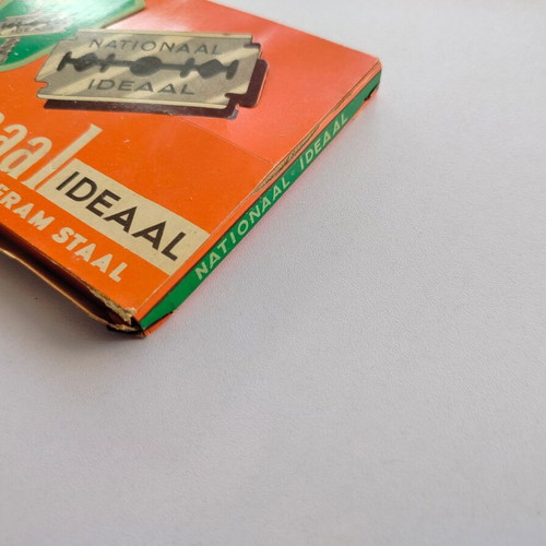 Box with 10 used sealed NATIONAAL IDEAAL razor blade packs